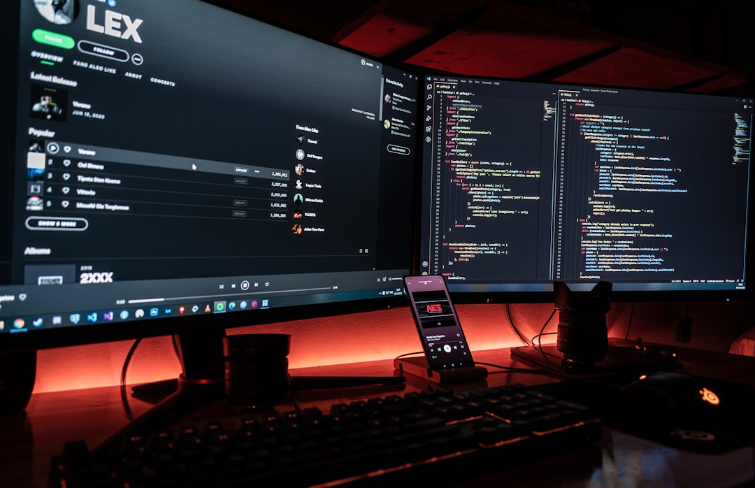black-flat-screen-computer-monitor-syvstmuuzym